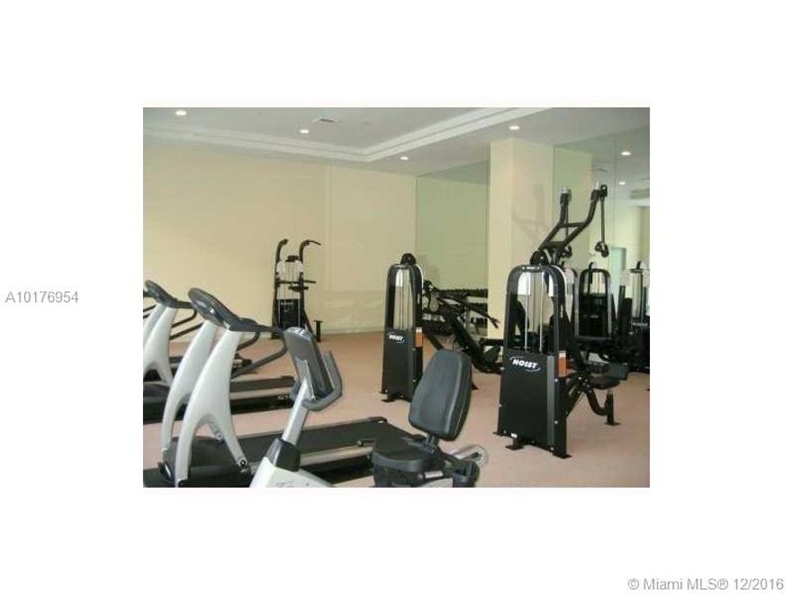 SPECTACUL UNFURNISHED Long or short term (6 Months) available from 1/20/2017 Located in  Aventura 2/2. Walk to supermarket, restaurant, shops, Open kitchen, brand new Italian cabinet and granite counters, 4 pool, cabanas, great gym, sauna, Jacuzzi, movie ro om, billiard, club room, business center, valet service, 24hr front desk and security. basec cable included.  schools in this neighborhood, Aventura K-8 Center, Highland Oaks Middle School,Dr.Michel M Krop Senior High All Grade A