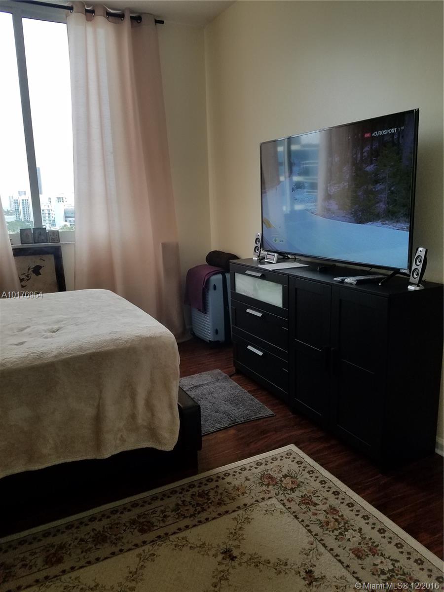 VENTURE AT AVENTURA EAST - Residential Lease