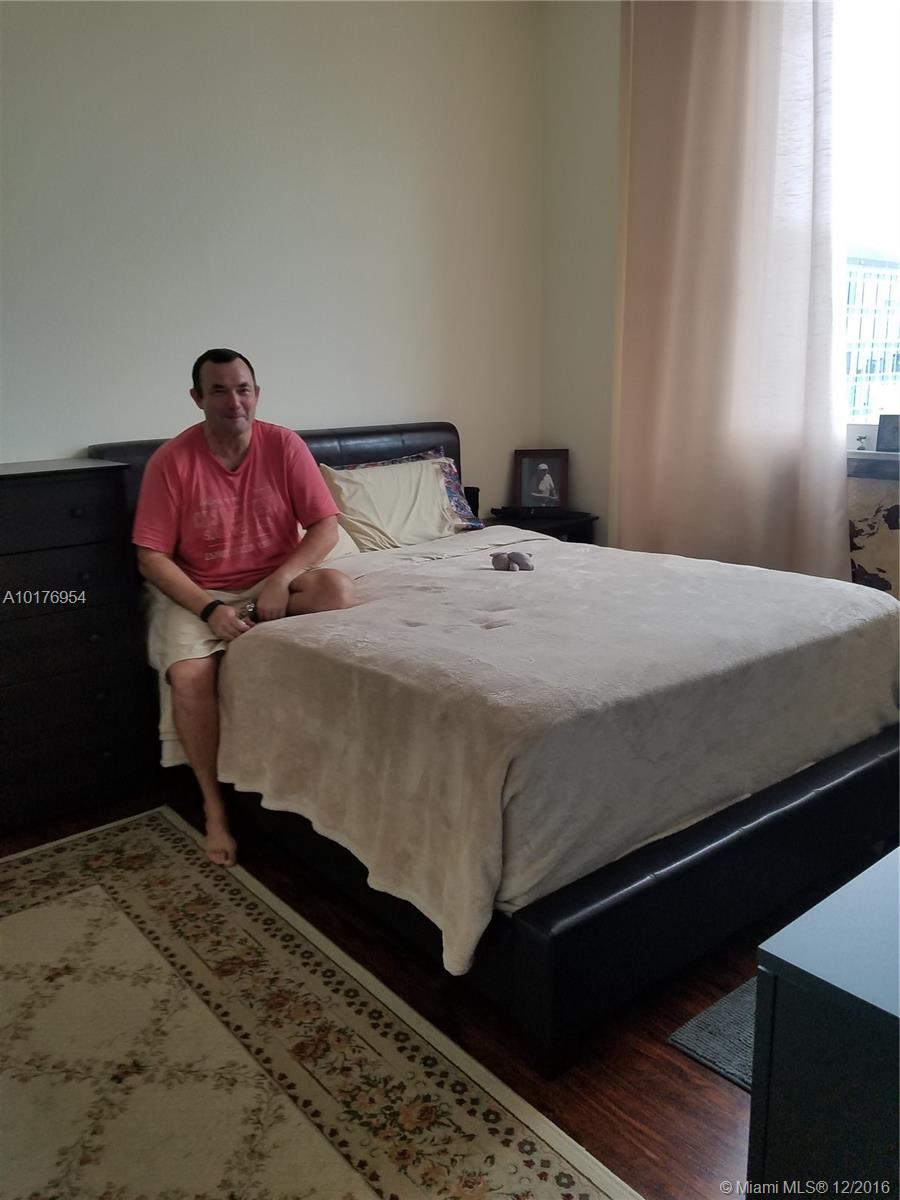 VENTURE AT AVENTURA EAST - Residential Lease