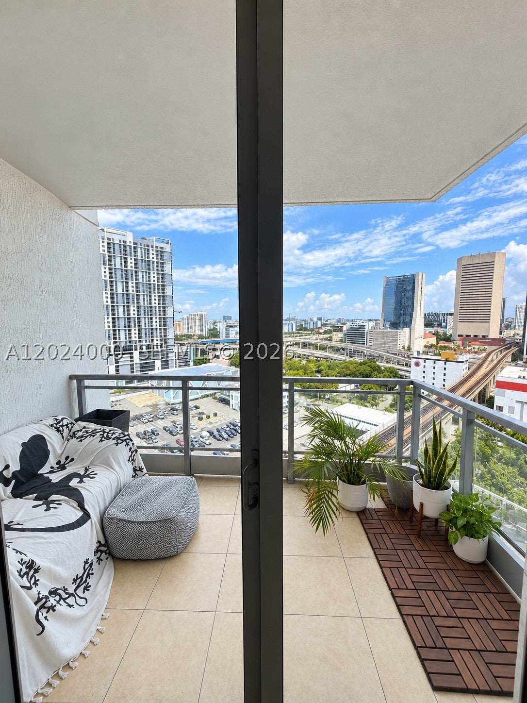 90 SW 3rd St 1811