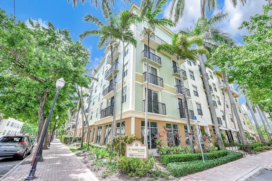 Updated 2 Bed 2 Bath condo downtown Hollywood. Featuring vinyl plank flooring throughout, new SS appliances, new Led light fixtures and more. Full size W/D in unit. Split floor plan. Great pool and garden views from unit. Walking distance to downtown restaurants, dining and entertainment.