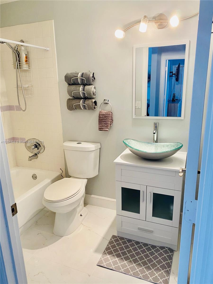 WELLINGTON TR 43 - Residential Lease