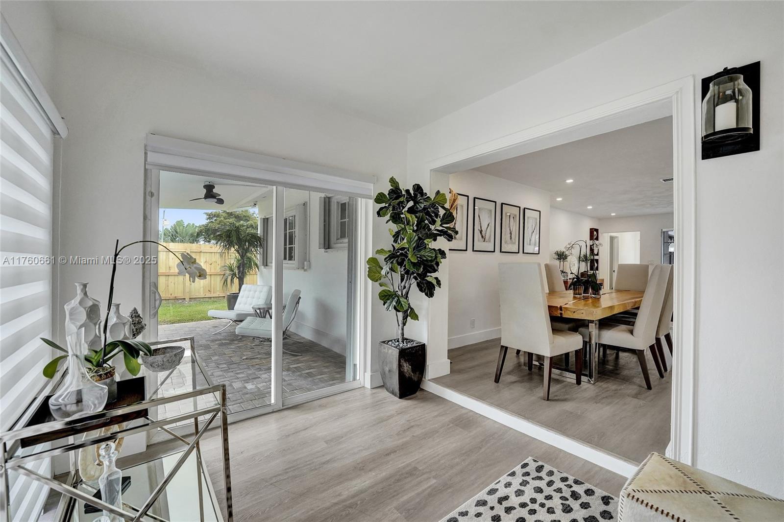 HOLLYWOOD HOMESITES SECON - Residential Lease