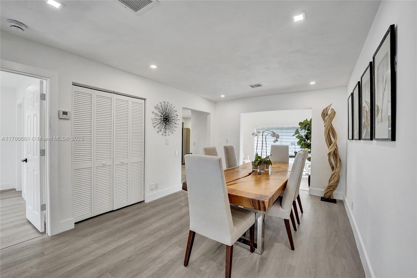 HOLLYWOOD HOMESITES SECON - Residential Lease