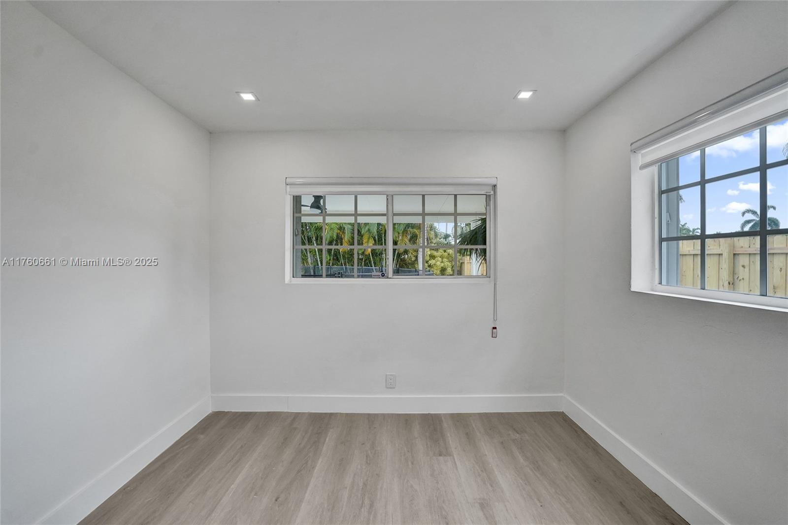 HOLLYWOOD HOMESITES SECON - Residential Lease