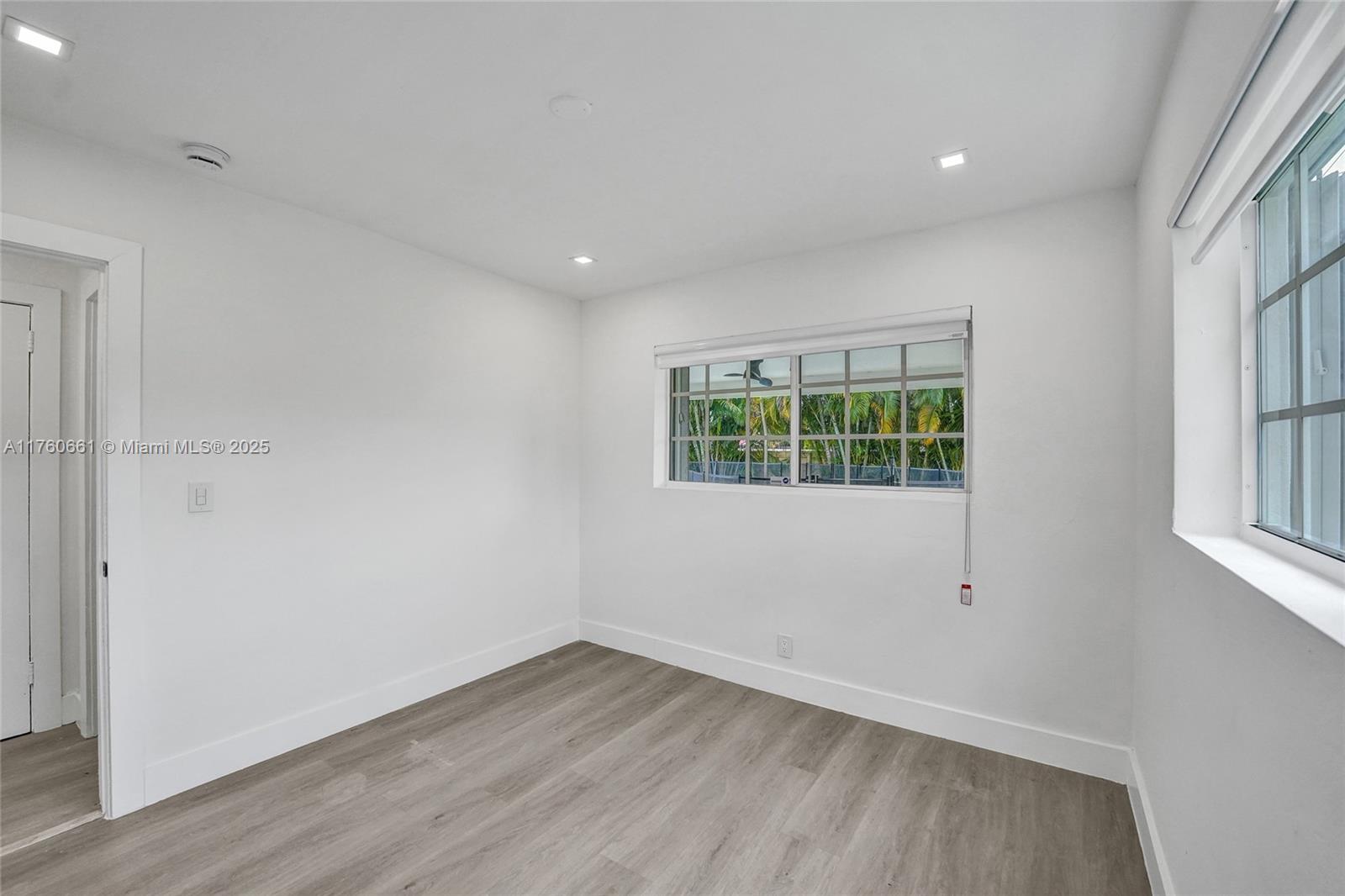 HOLLYWOOD HOMESITES SECON - Residential Lease