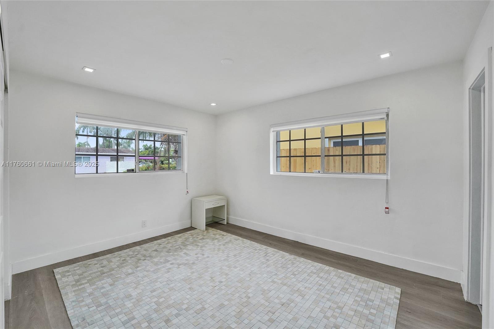 HOLLYWOOD HOMESITES SECON - Residential Lease