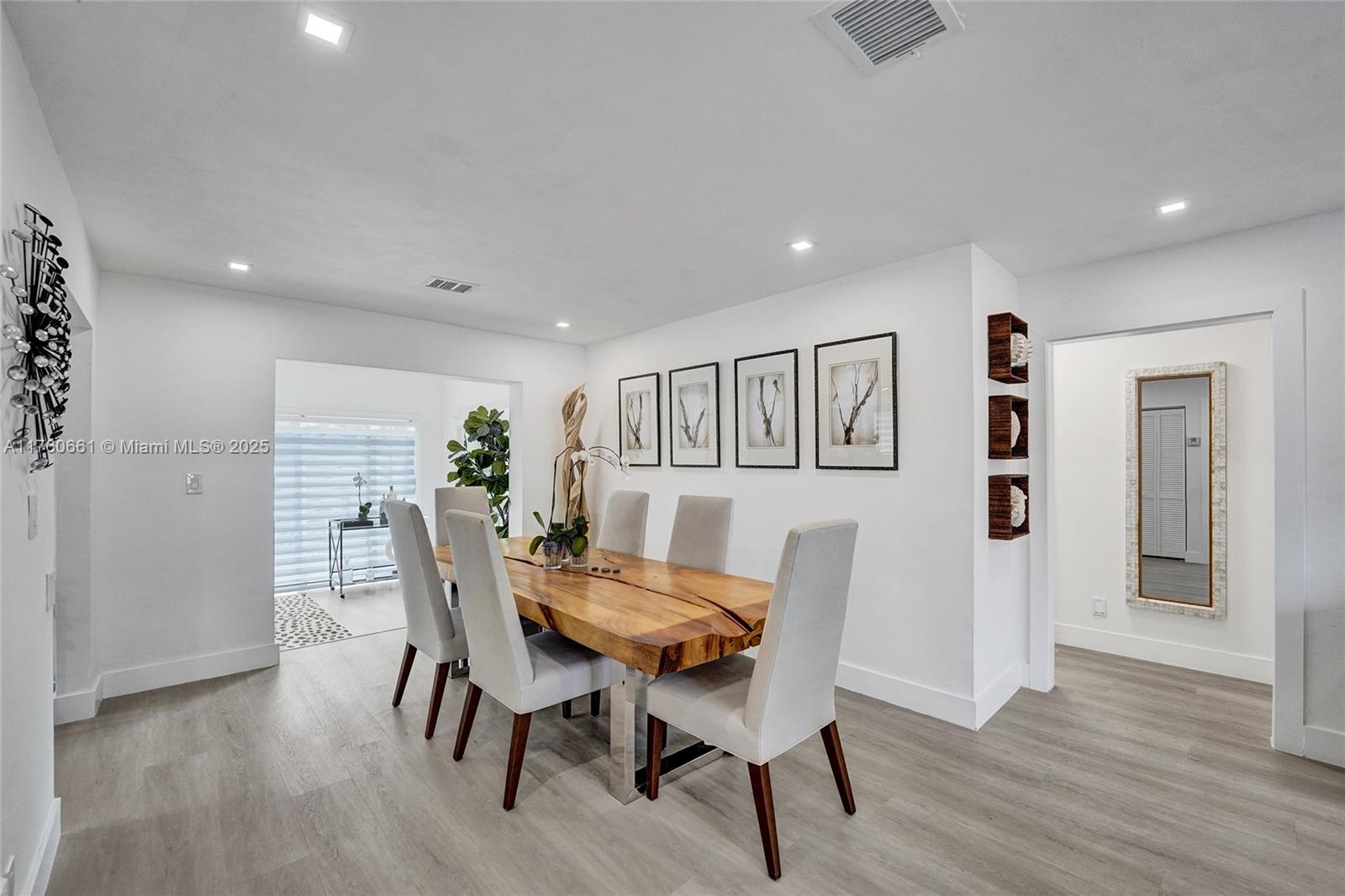 HOLLYWOOD HOMESITES SECON - Residential Lease