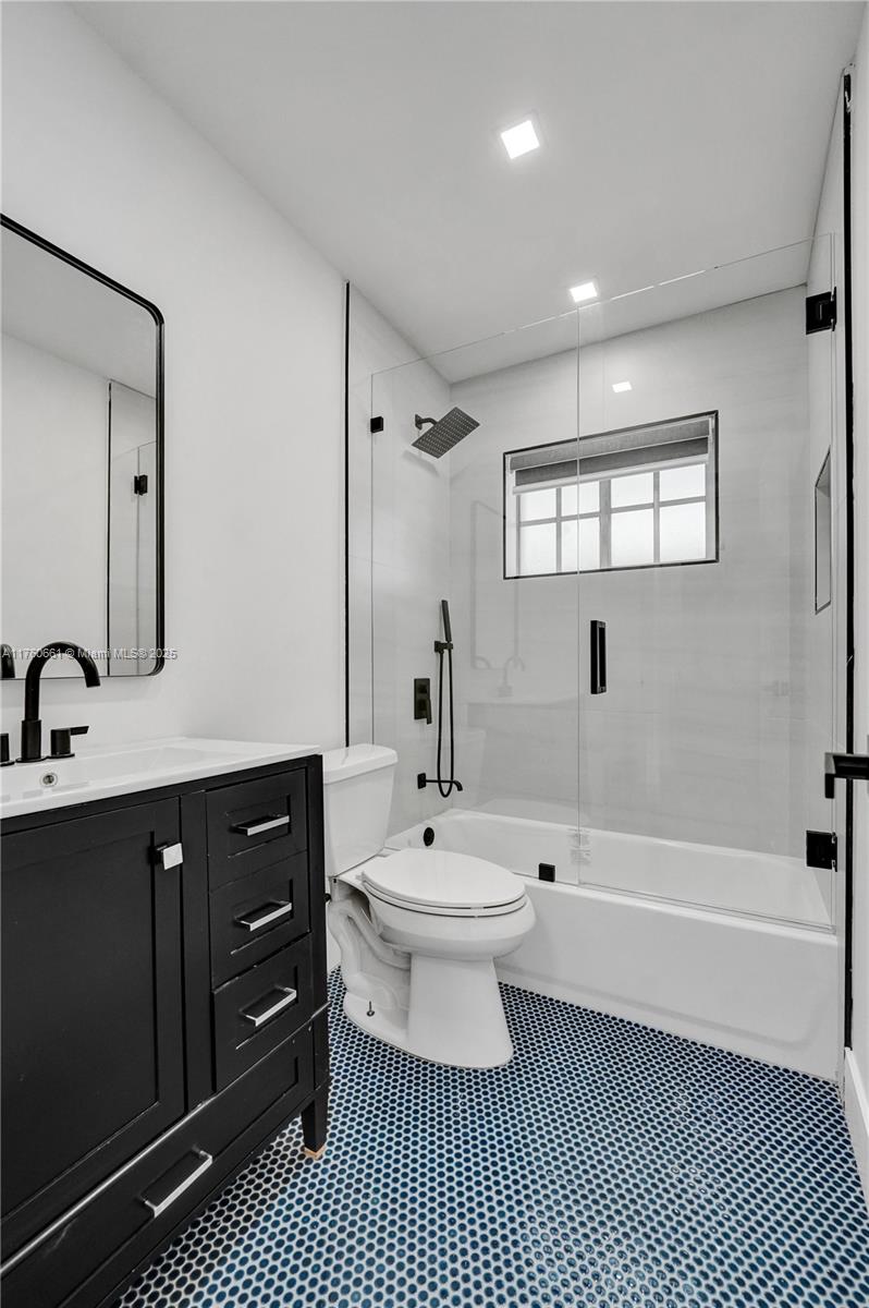 HOLLYWOOD HOMESITES SECON - Residential Lease