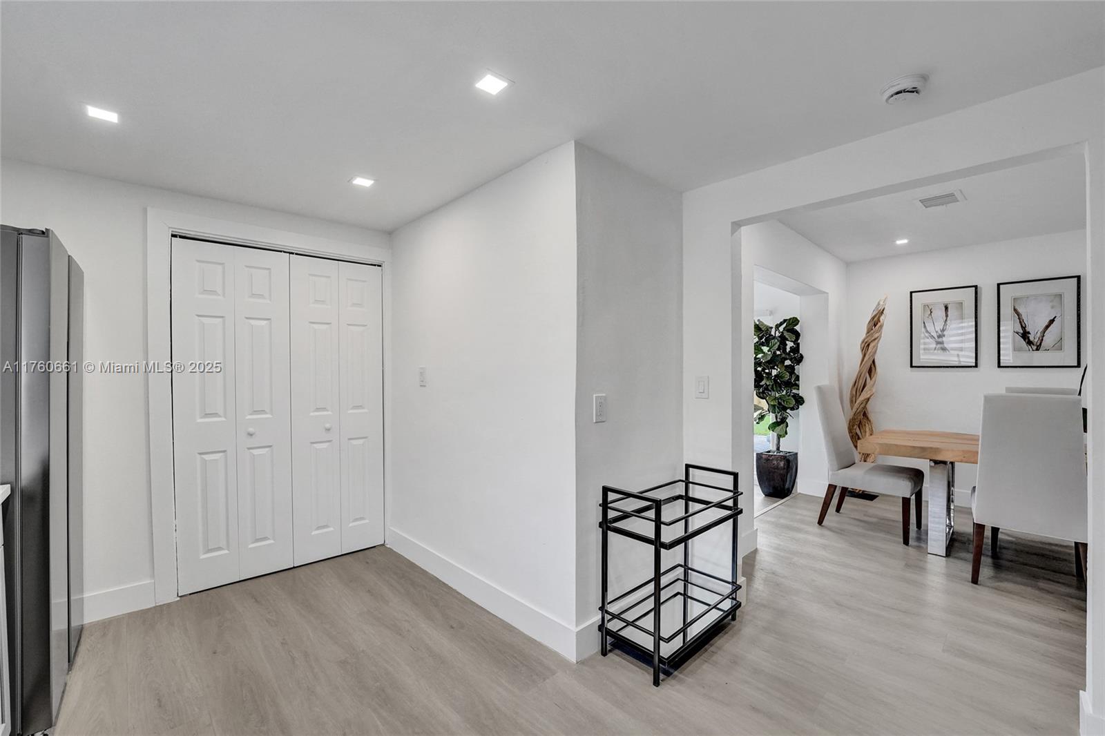 HOLLYWOOD HOMESITES SECON - Residential Lease