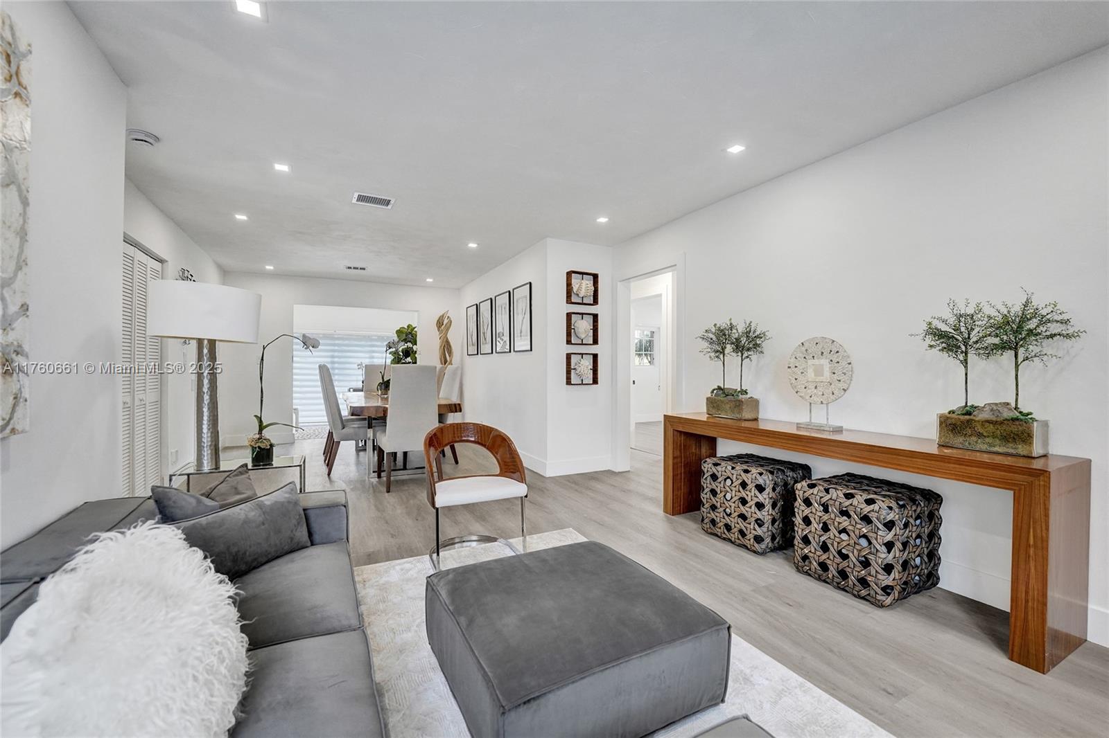 HOLLYWOOD HOMESITES SECON - Residential Lease