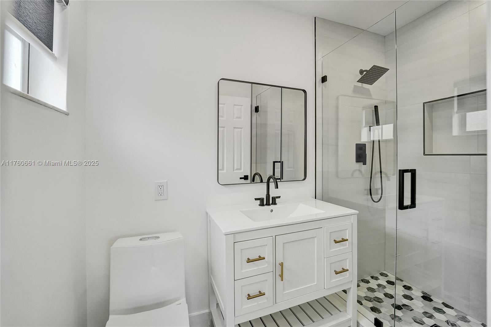 HOLLYWOOD HOMESITES SECON - Residential Lease