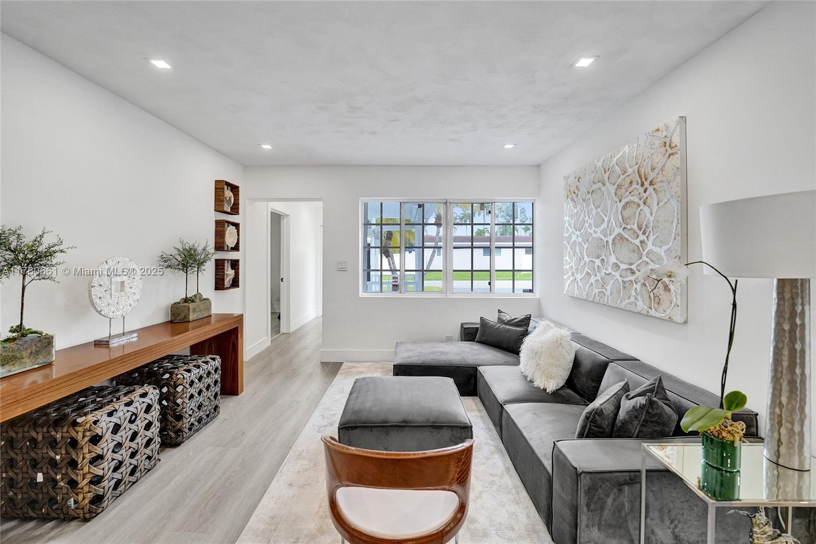 HOLLYWOOD HOMESITES SECON - Residential Lease