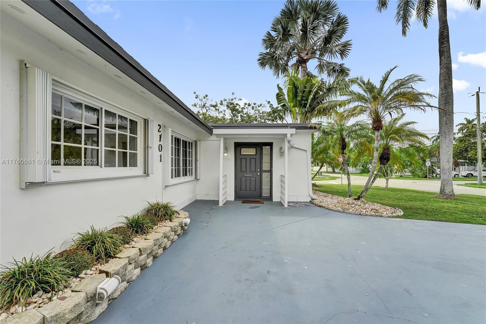 HOLLYWOOD HOMESITES SECON - Residential Lease