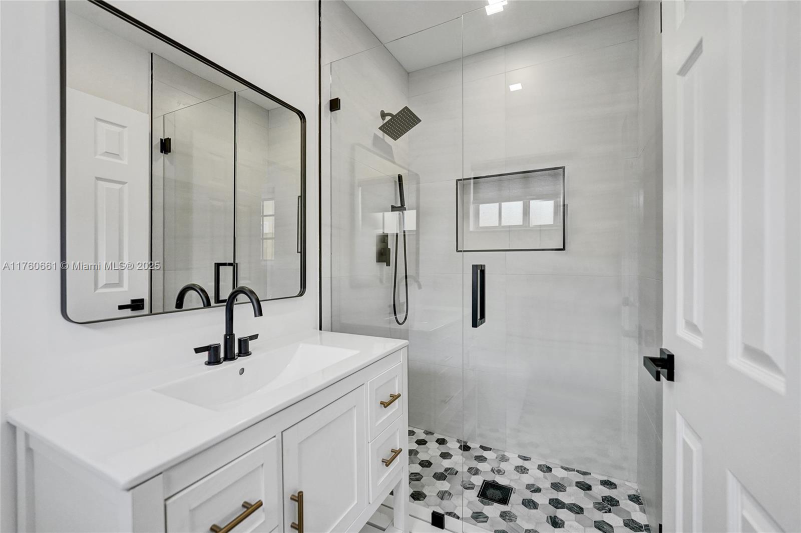 HOLLYWOOD HOMESITES SECON - Residential Lease