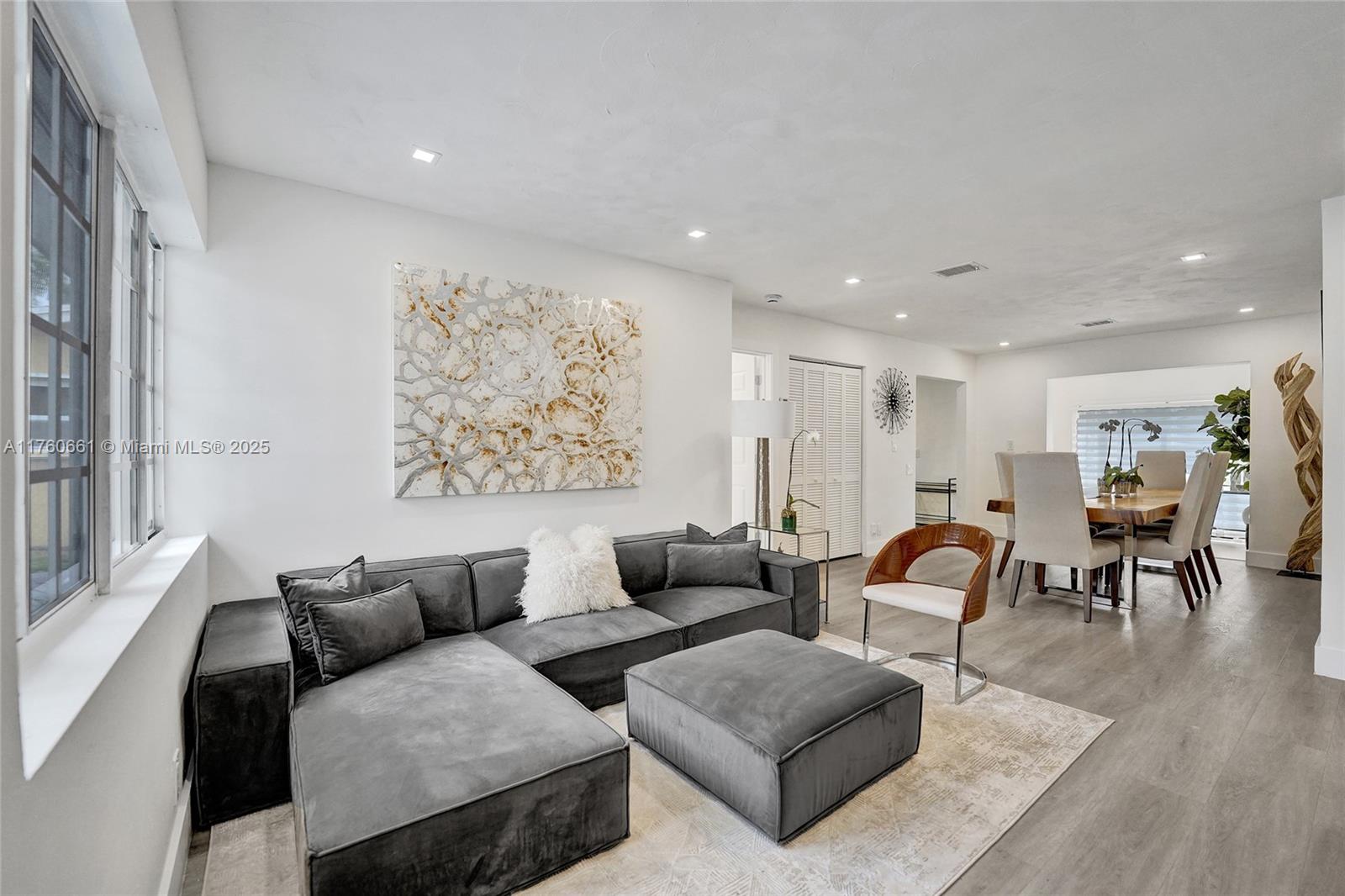 HOLLYWOOD HOMESITES SECON - Residential Lease