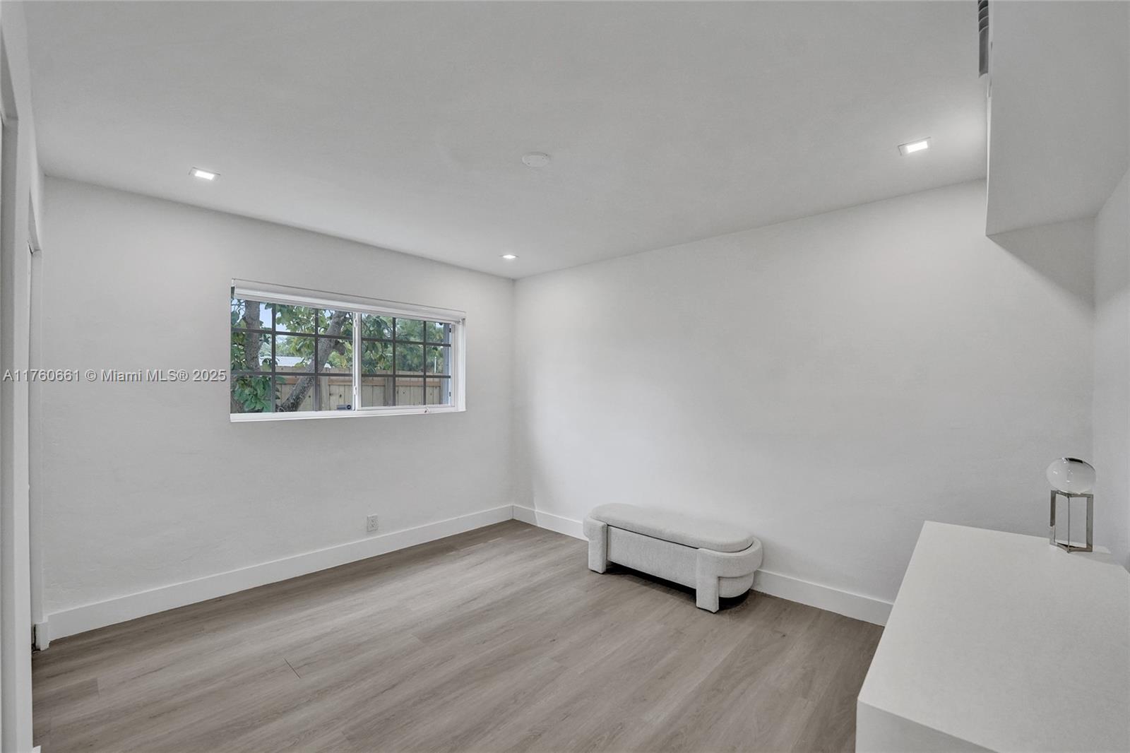 HOLLYWOOD HOMESITES SECON - Residential Lease