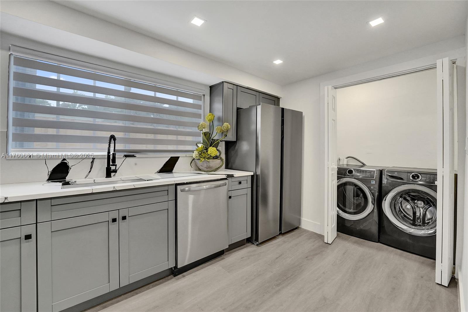 HOLLYWOOD HOMESITES SECON - Residential Lease