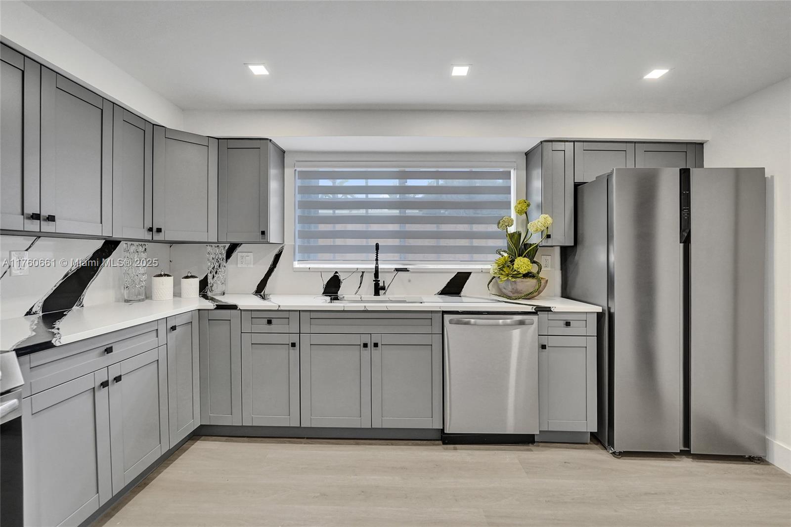 HOLLYWOOD HOMESITES SECON - Residential Lease