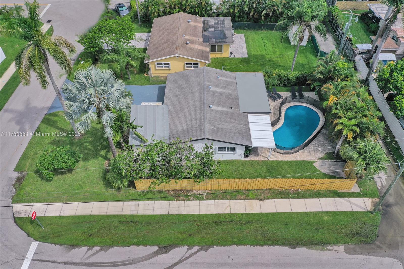 HOLLYWOOD HOMESITES SECON - Residential Lease