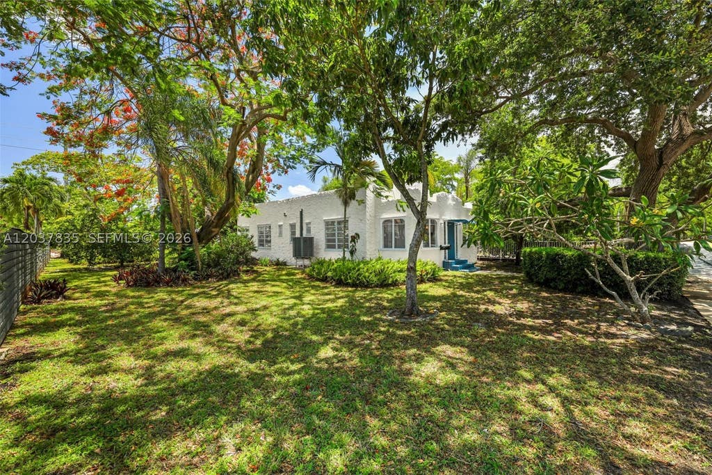 Photo of 1954 Dewey St, Hollywood, FL 33020 (MLS # A12037835)