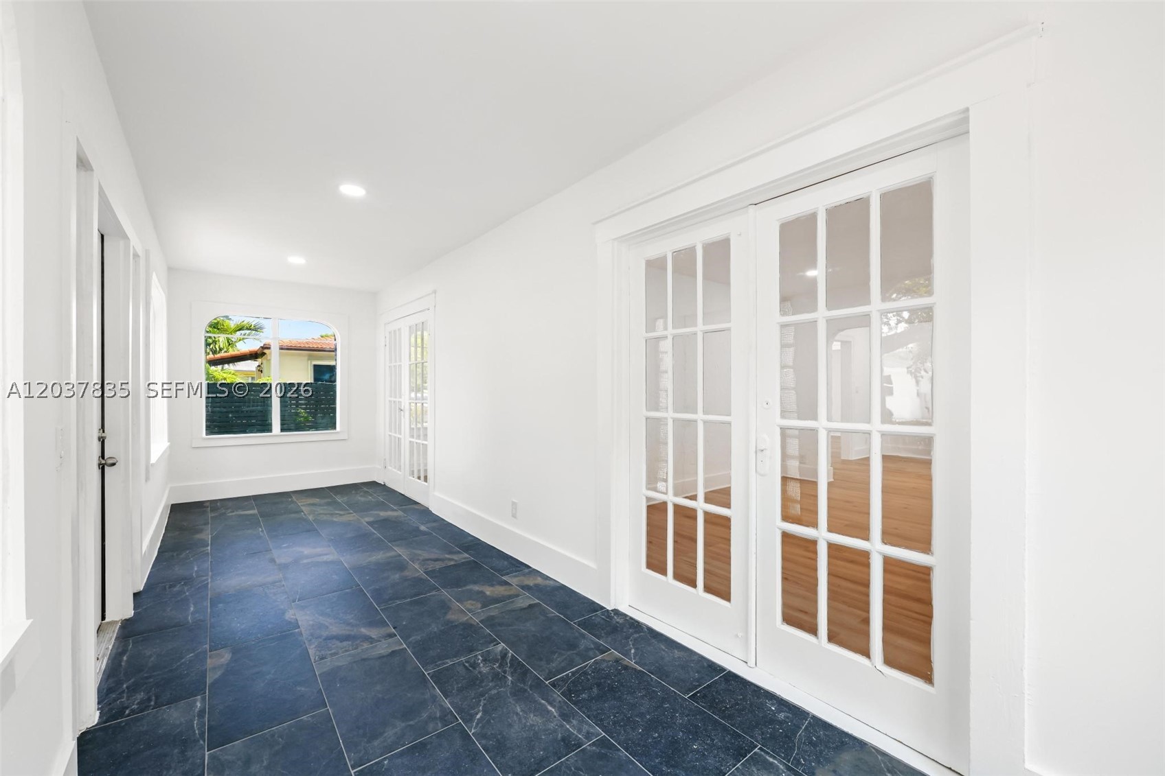 1954 Dewey St