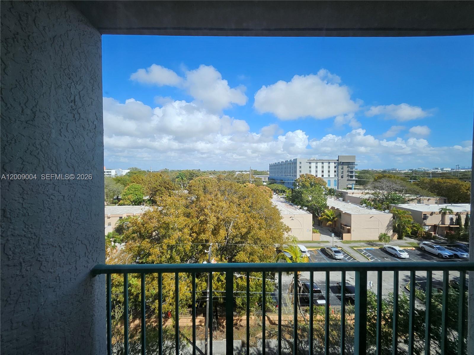 VALENCIA CONDO - Residential