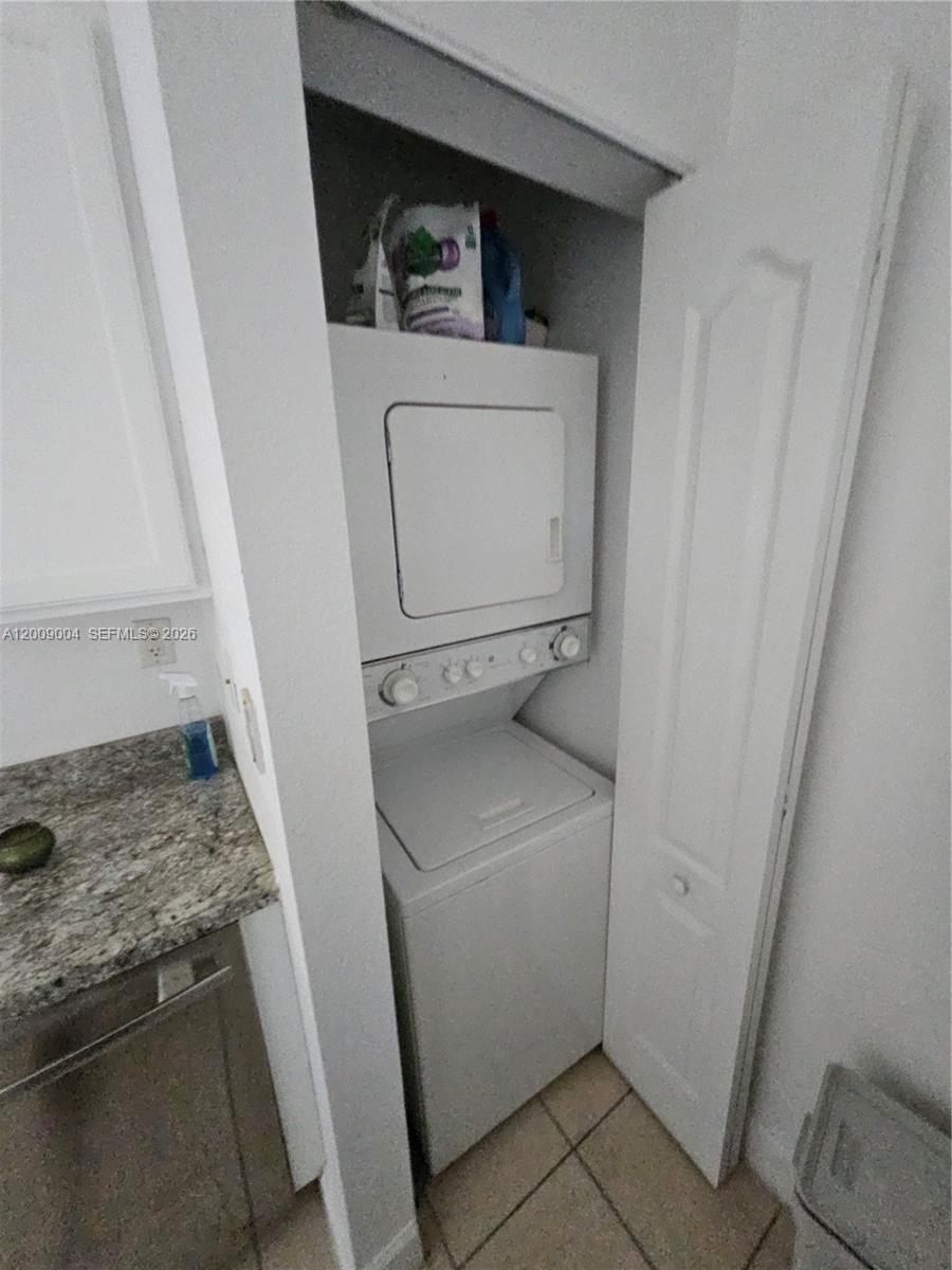 VALENCIA CONDO - Residential
