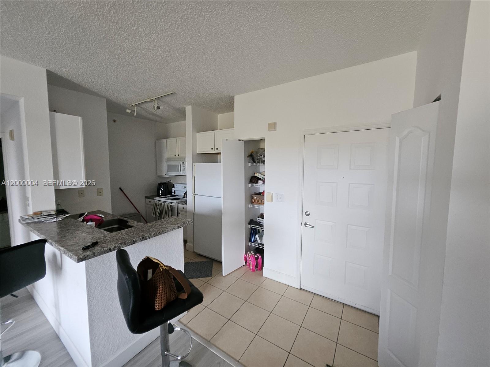 VALENCIA CONDO - Residential