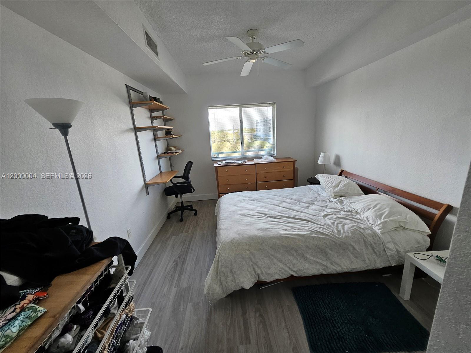VALENCIA CONDO - Residential