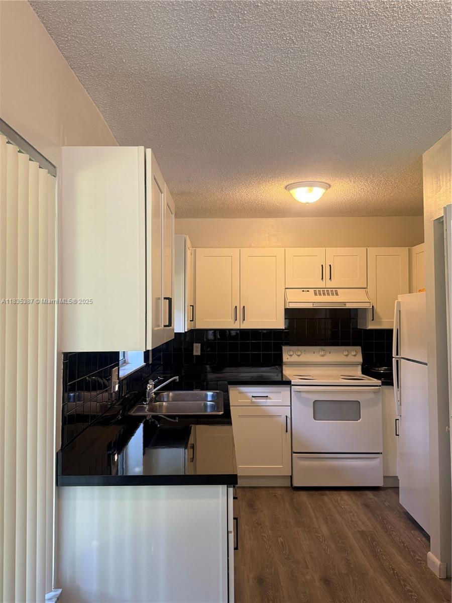 BANYAN COURTS CONDO - Residential Lease