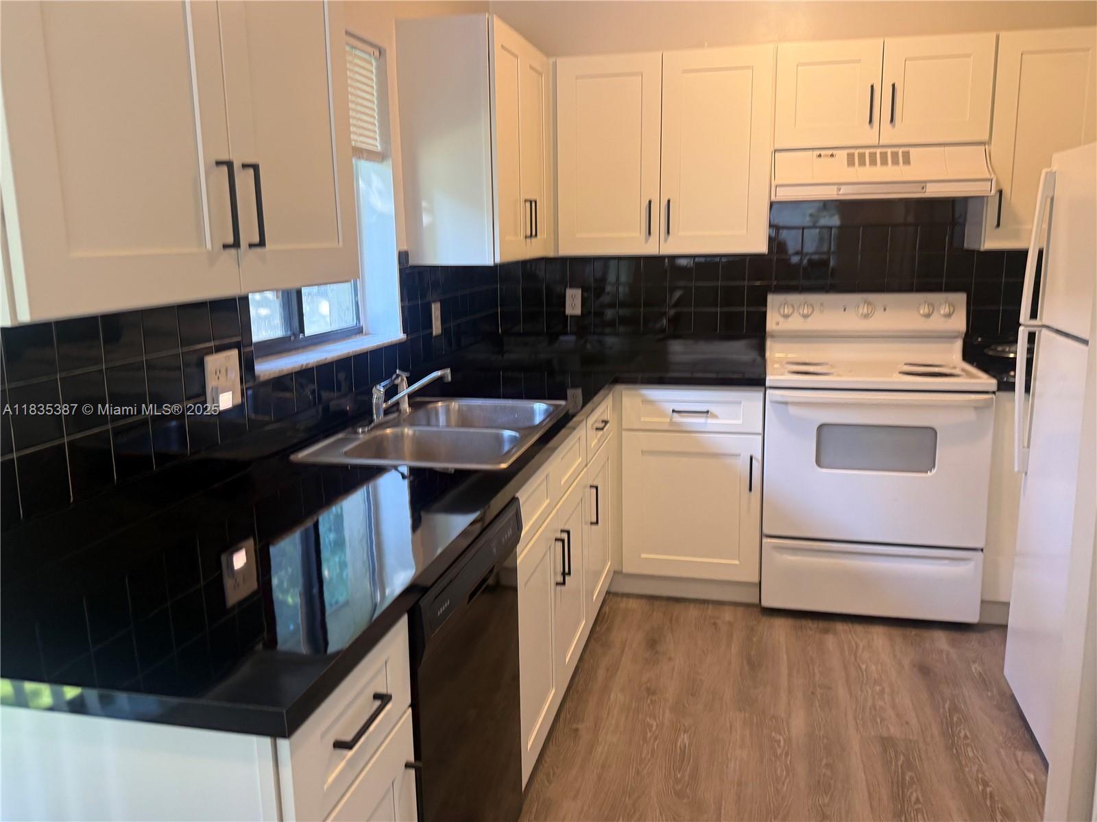 BANYAN COURTS CONDO - Residential Lease