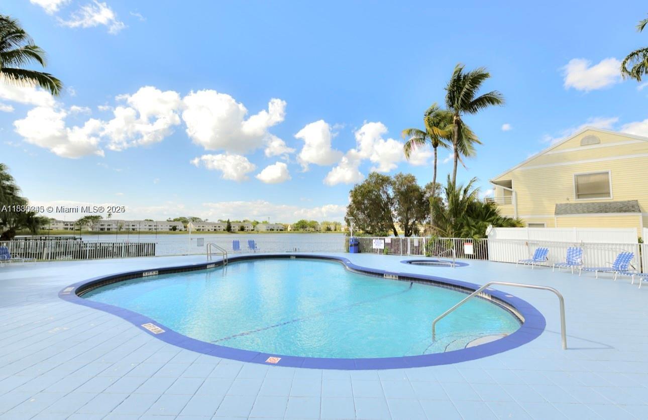 SUMMER LAKE - Residential