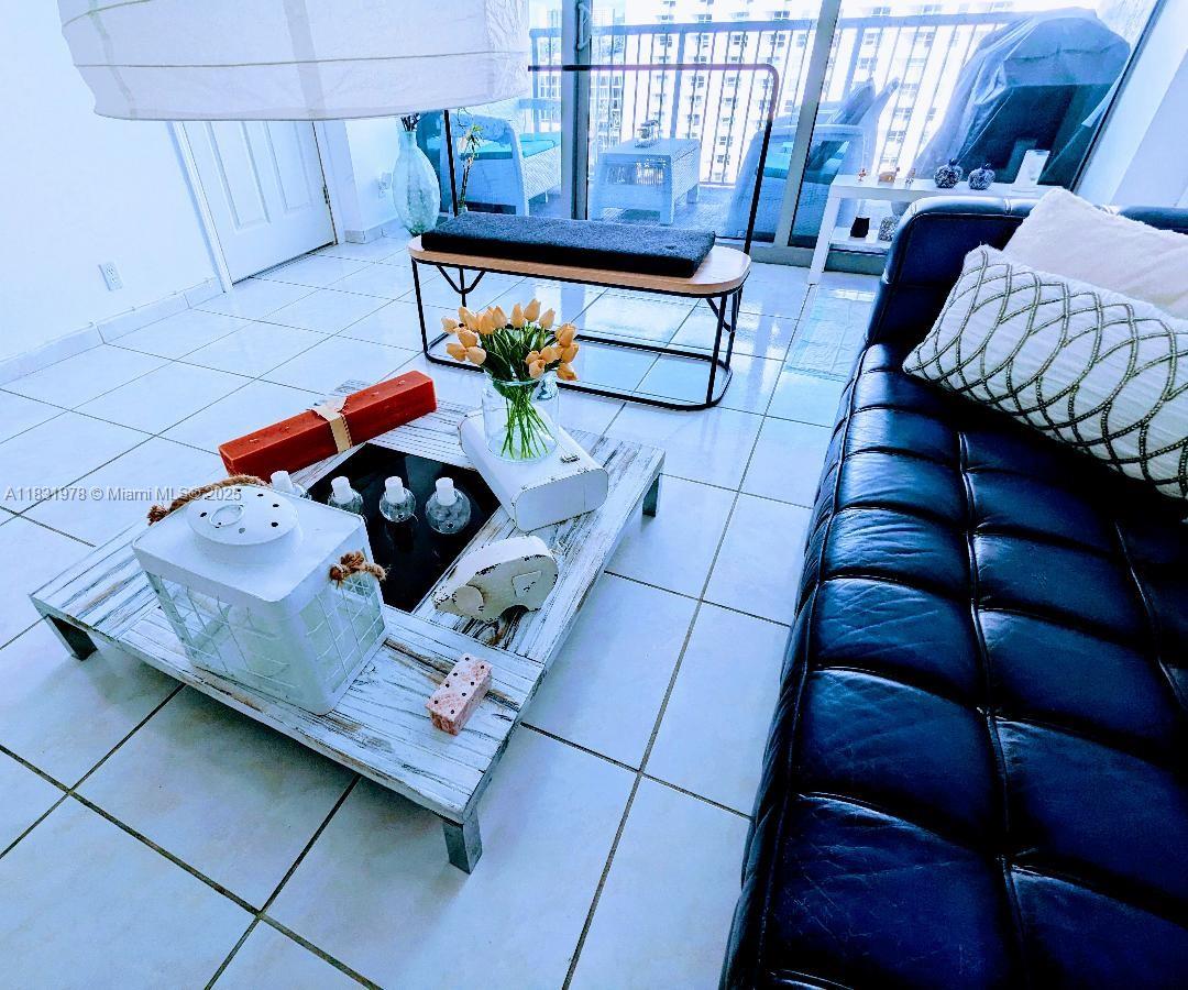 2655 Collins Ave 1505