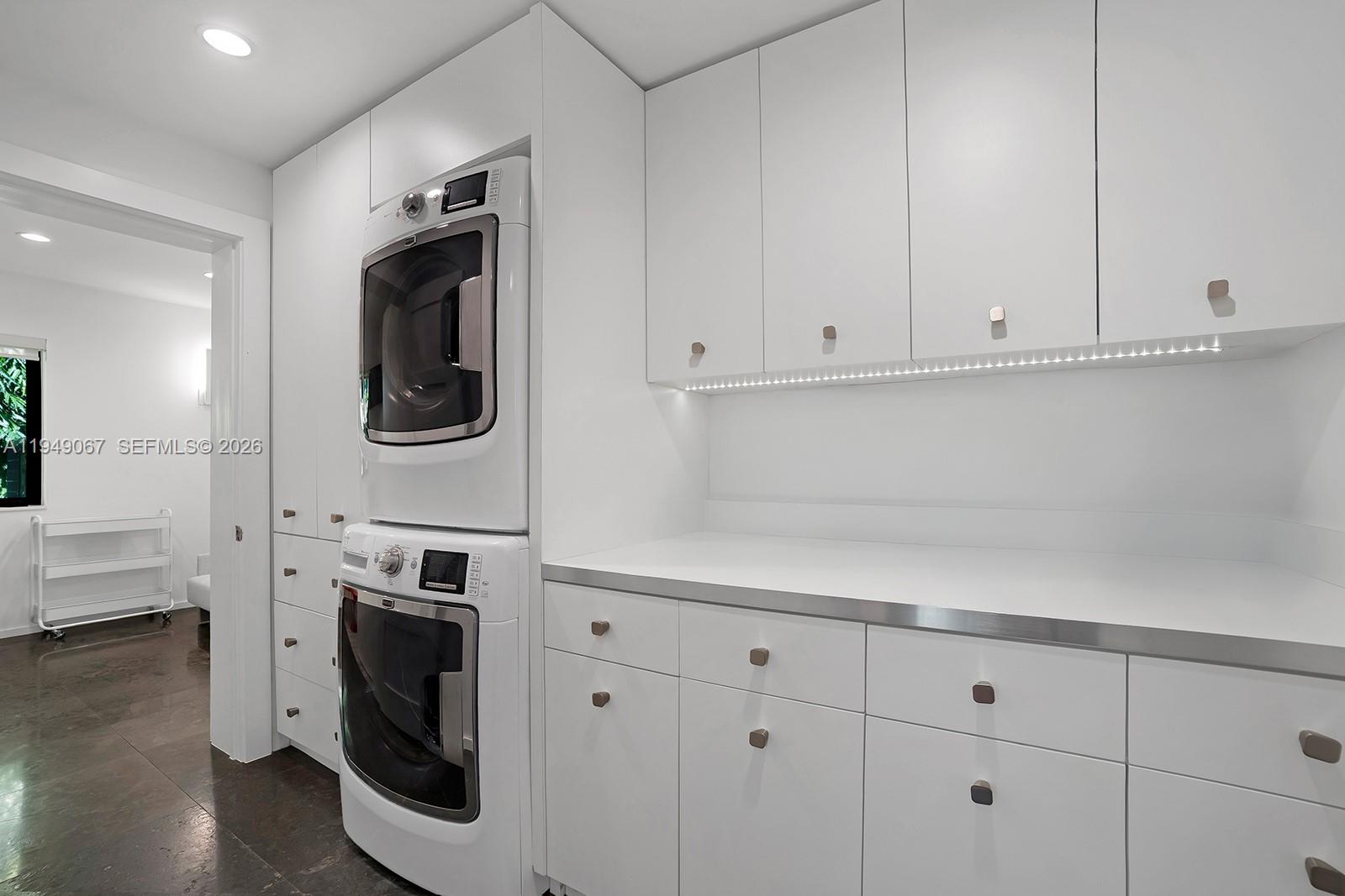 SUNRISE HARBOUR REV PL - Residential