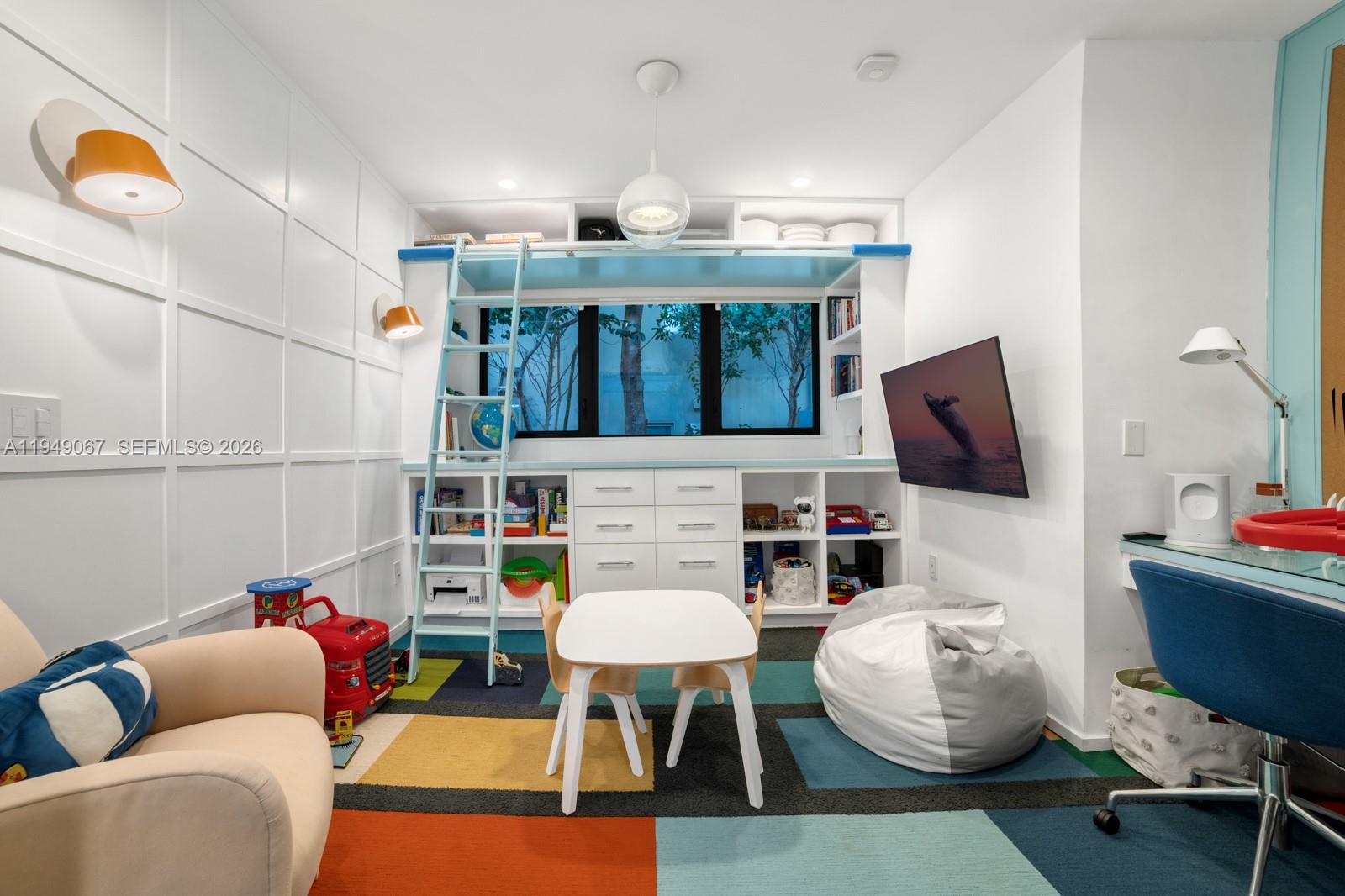 SUNRISE HARBOUR REV PL - Residential