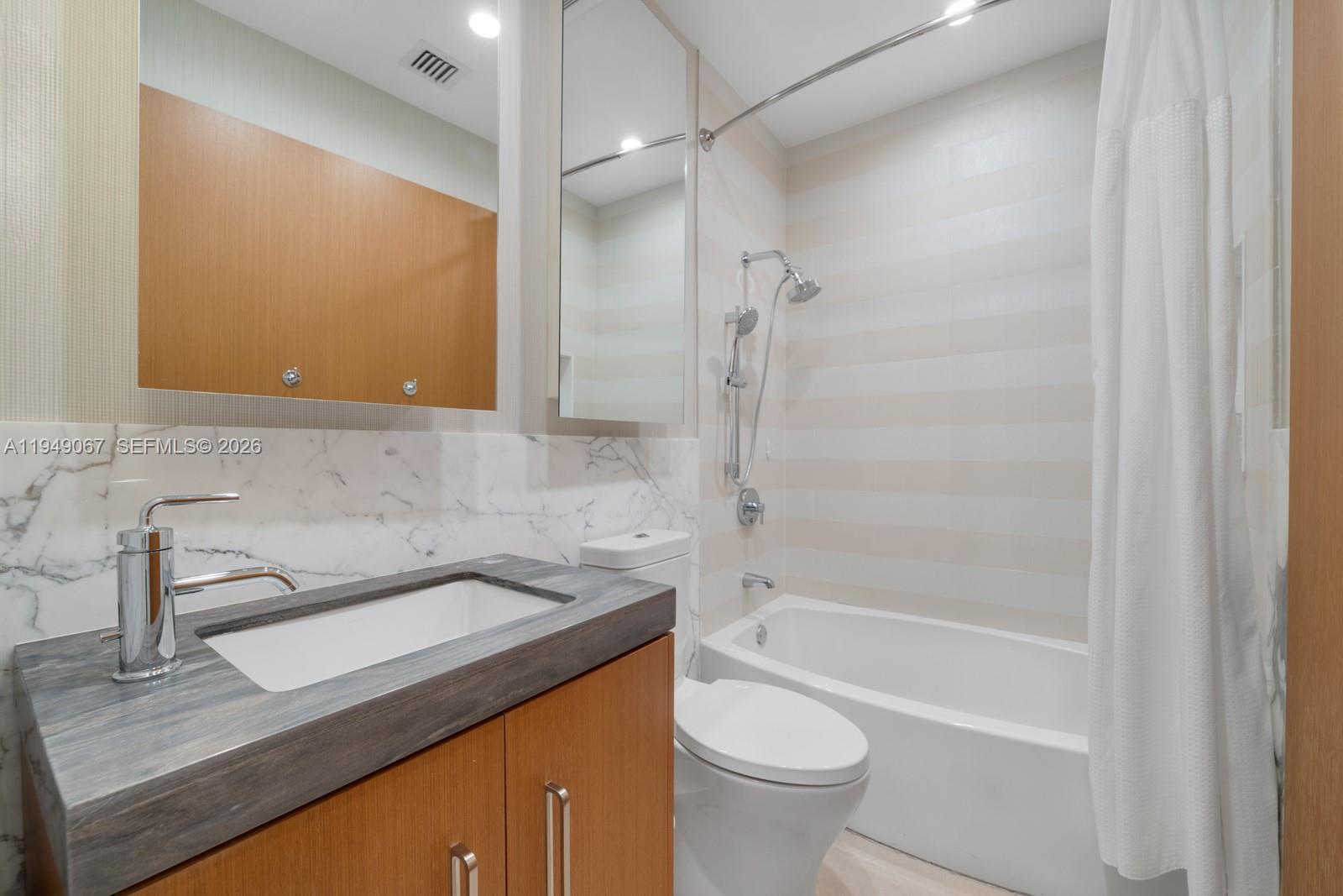 SUNRISE HARBOUR REV PL - Residential