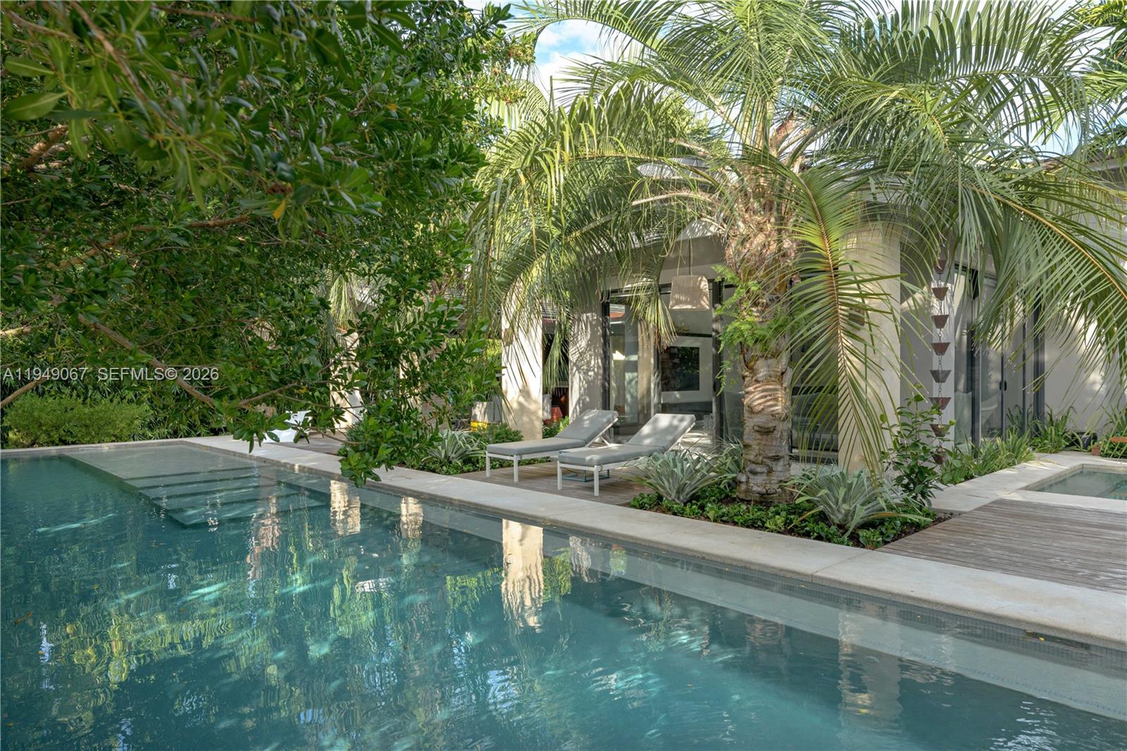 SUNRISE HARBOUR REV PL - Residential