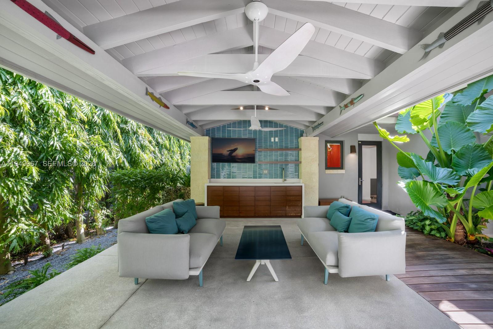 SUNRISE HARBOUR REV PL - Residential