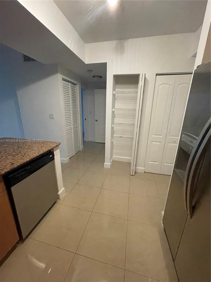 RADIUS CONDO - Residential Lease