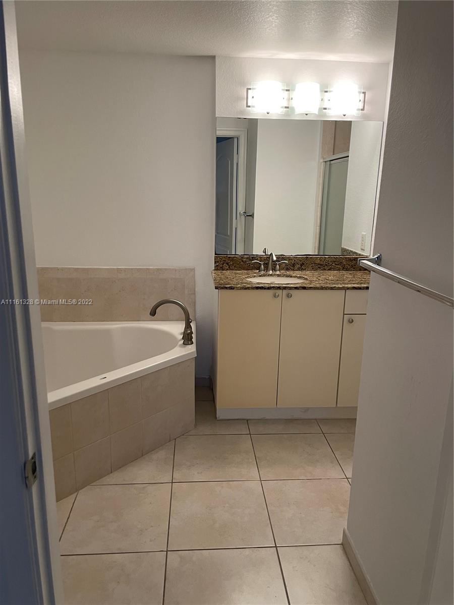 RADIUS CONDO - Residential Lease