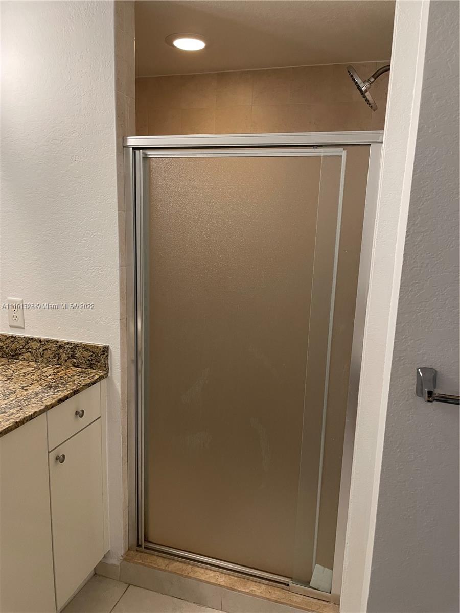 RADIUS CONDO - Residential Lease