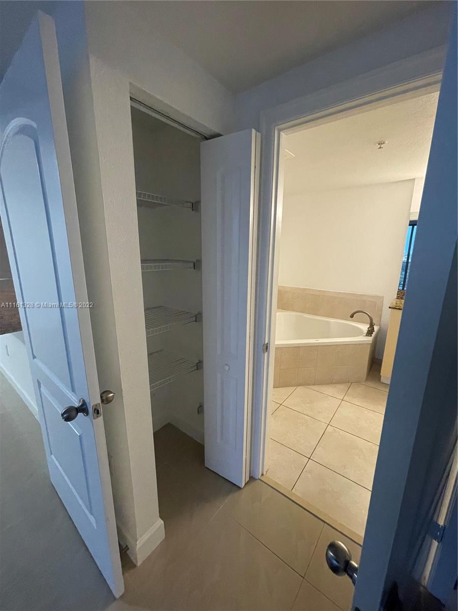 RADIUS CONDO - Residential Lease