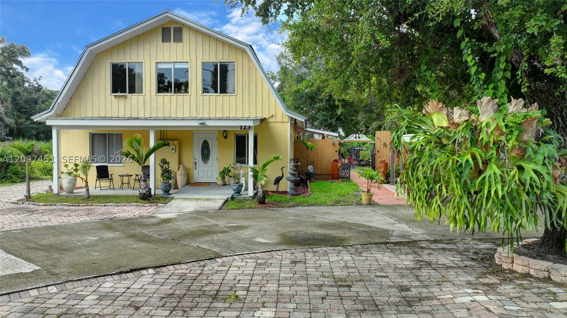 123 Riverbend Dr