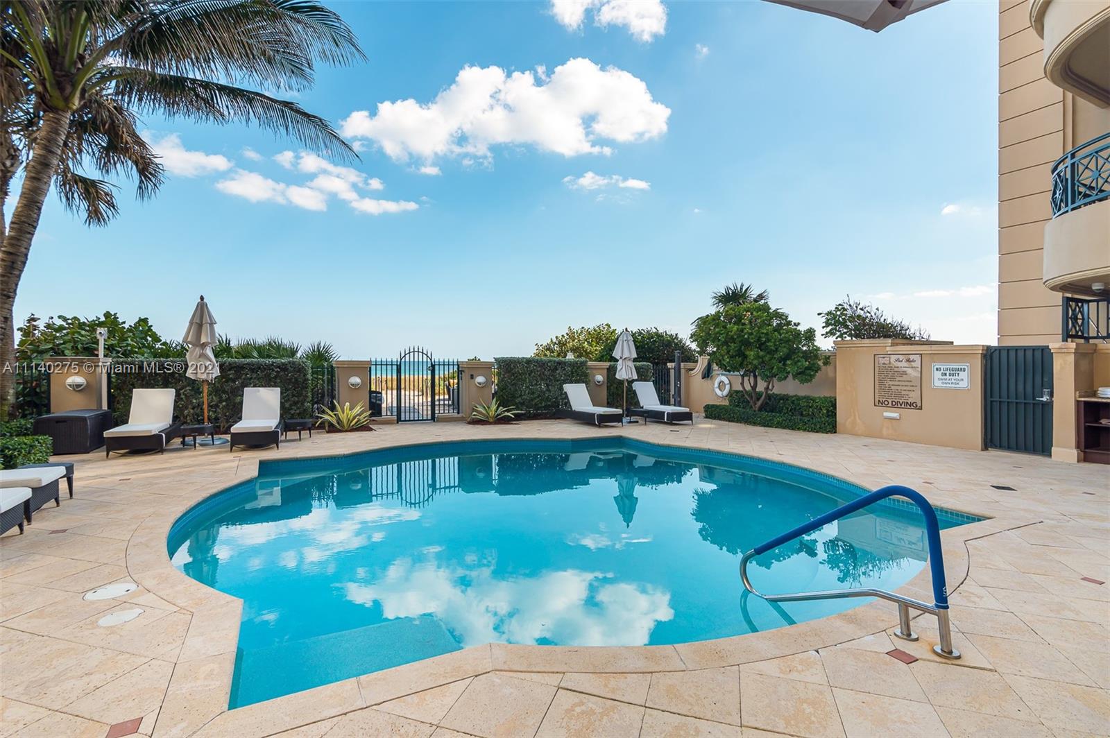 LUXURIA CONDO - Residential