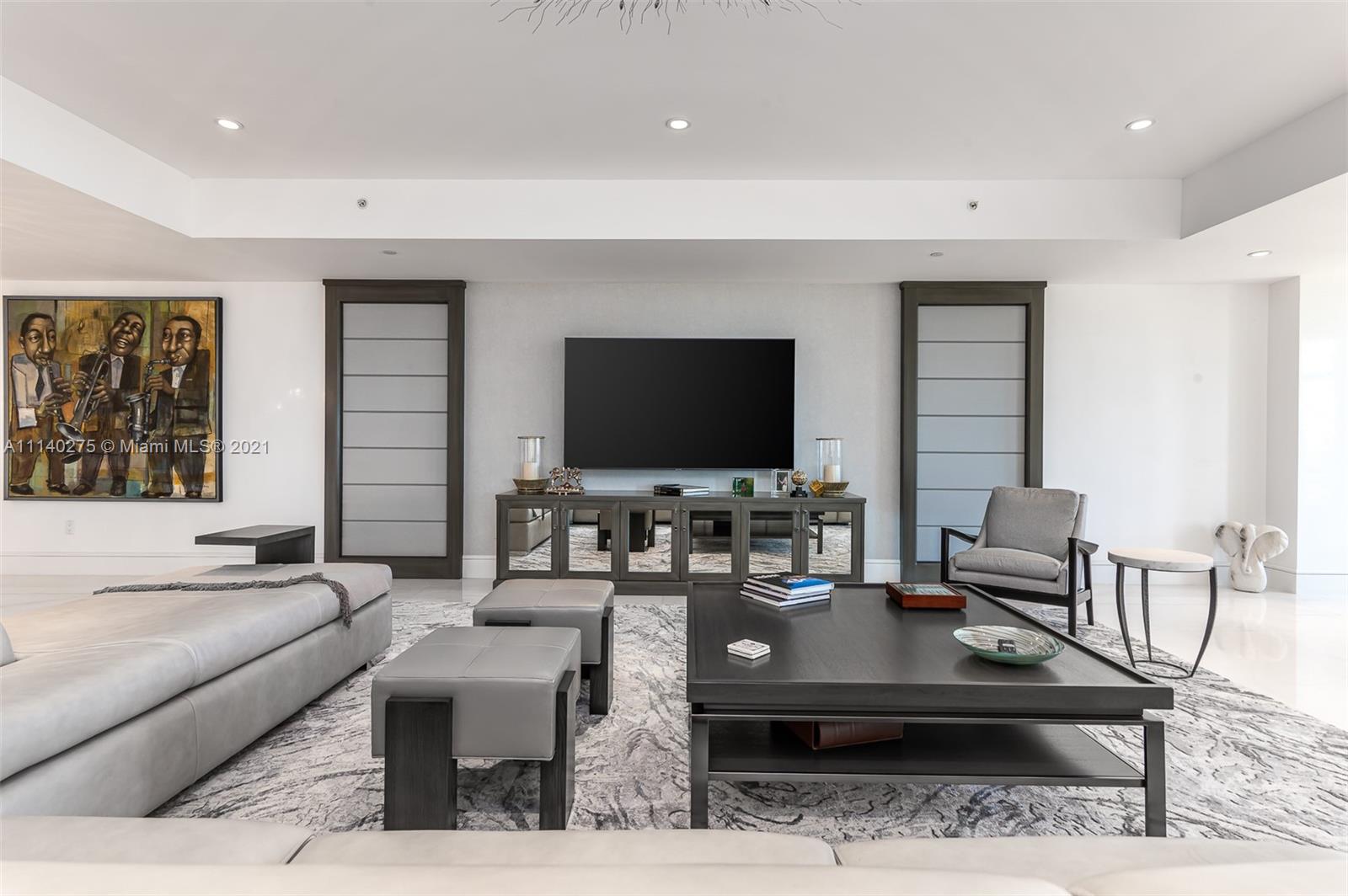 LUXURIA CONDO - Residential