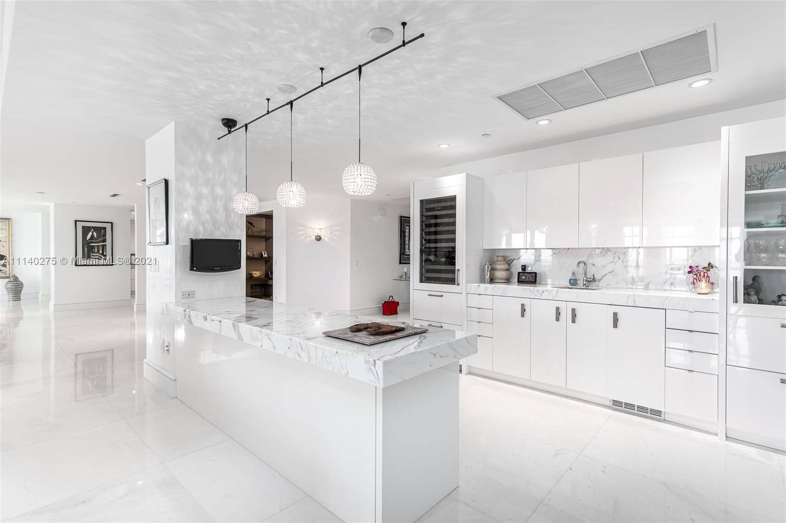 LUXURIA CONDO - Residential