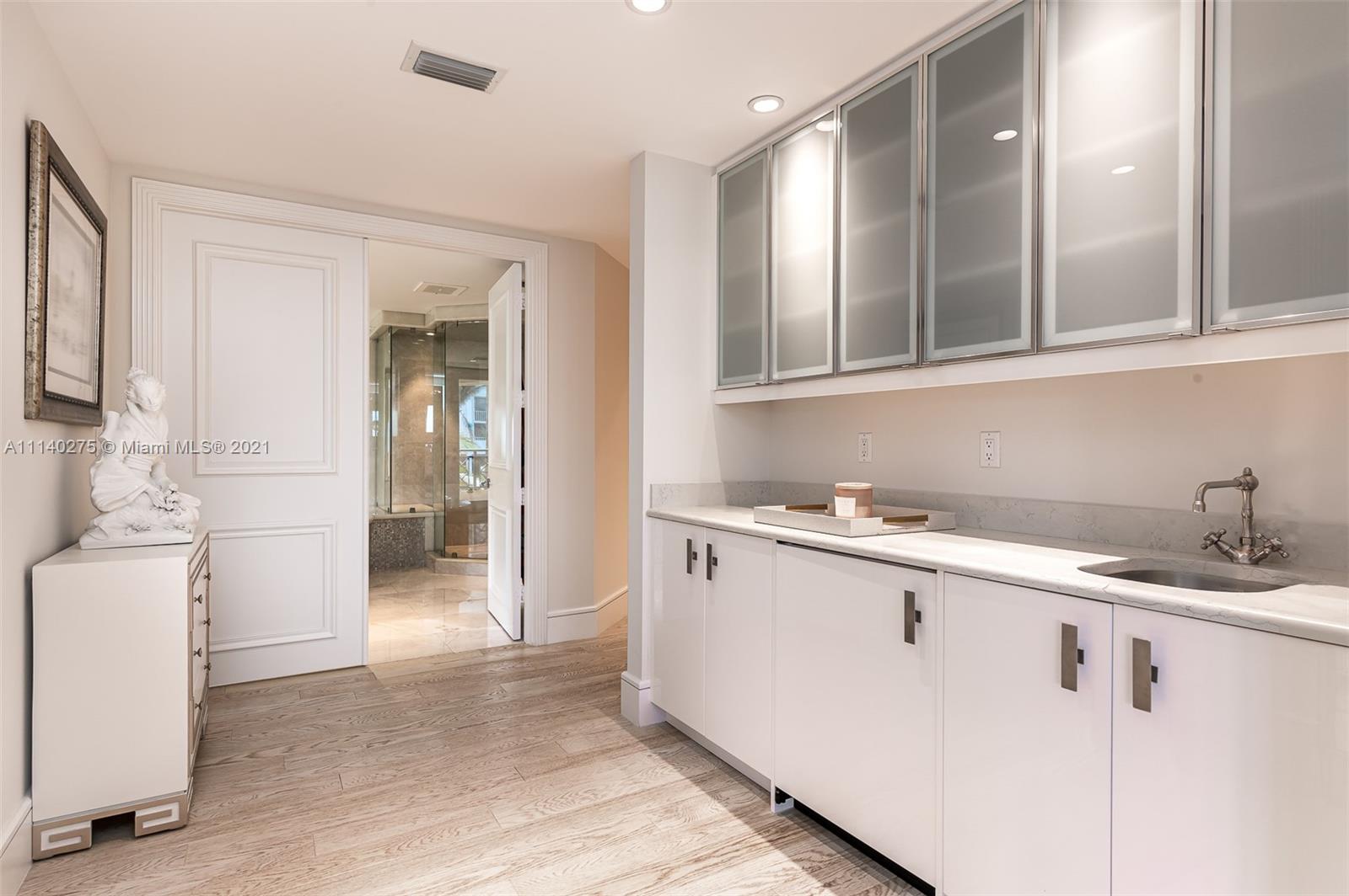 LUXURIA CONDO - Residential