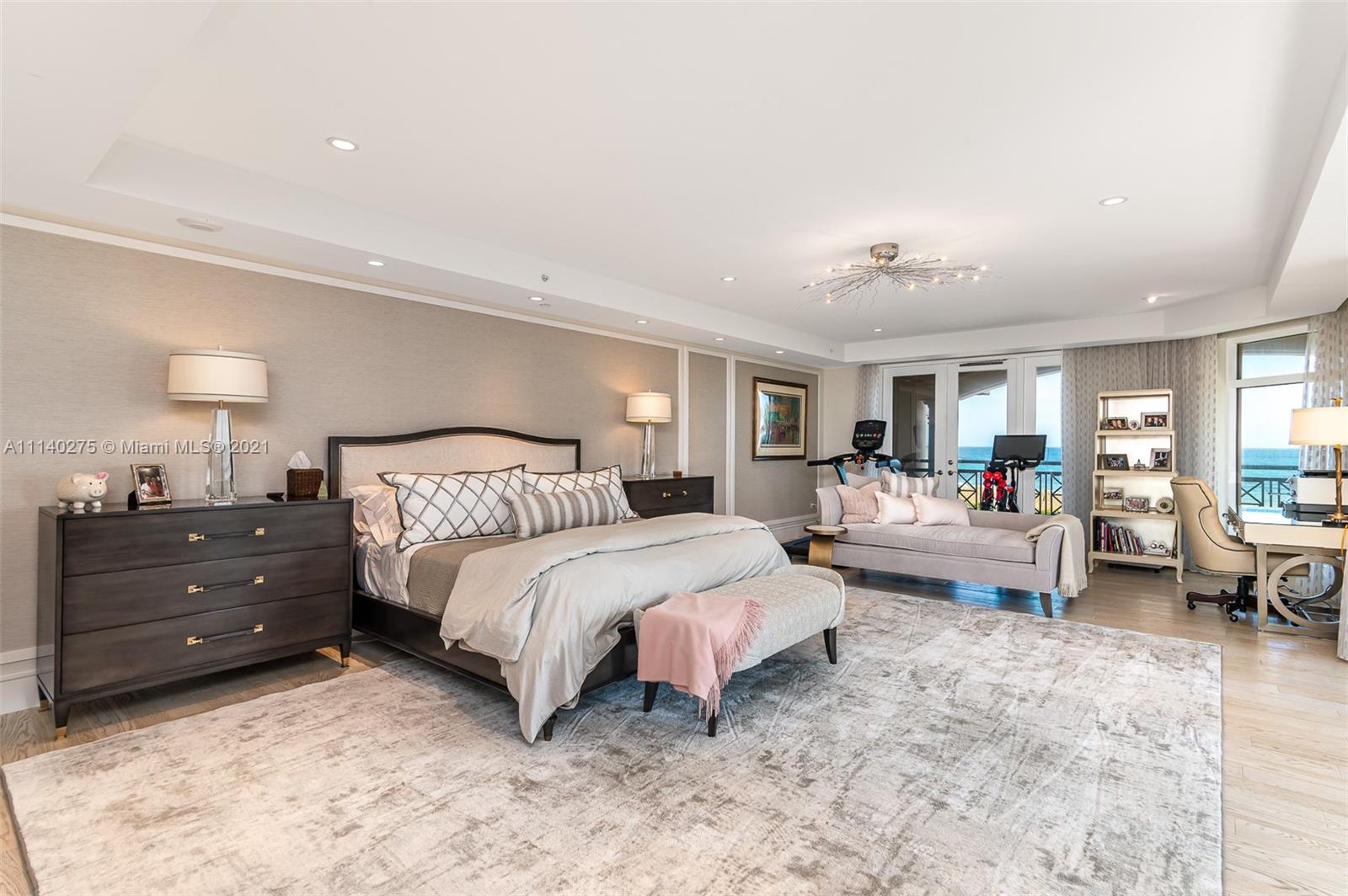 LUXURIA CONDO - Residential