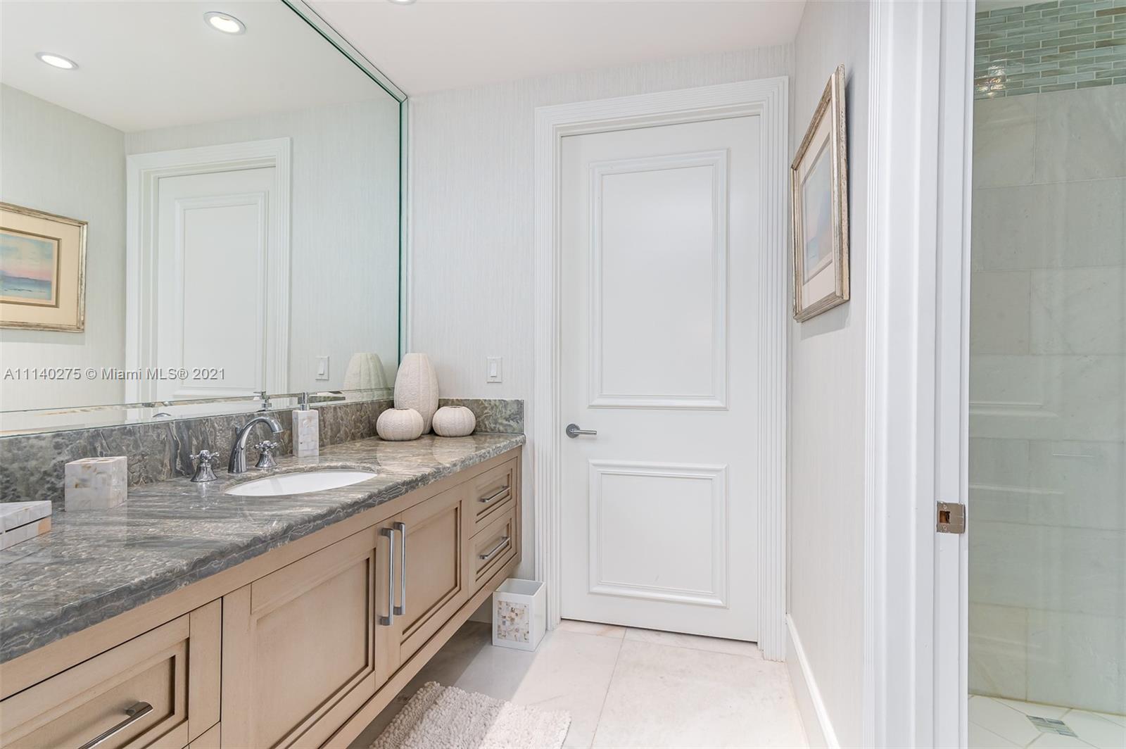 LUXURIA CONDO - Residential